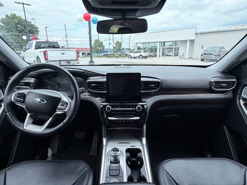 Used 2023 Ford Explorer Limited AWD/4WD image 11