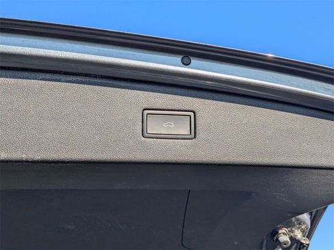 Used 2024 Volkswagen Tiguan SE image 35