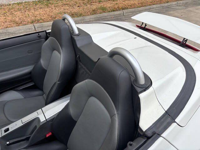 Used 2005 Chrysler Crossfire Limited RWD image 12