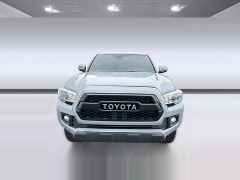 Used 2018 Toyota Tacoma TRD Off-Road AWD/4WD image 6