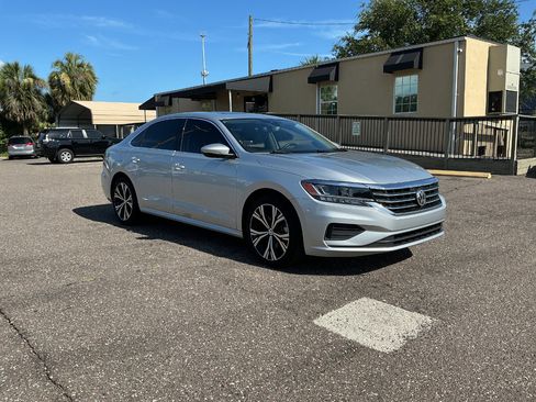 Used 2021 Volkswagen Passat 2.0T SE image 2