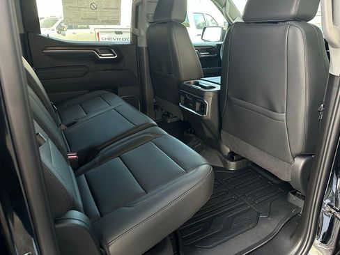New 2026 GMC Sierra 1500 SLT image 17