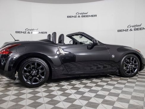 Used 2018 Nissan 370Z Touring RWD image 5