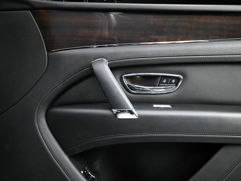 Used 2019 Bentley Bentayga image 60