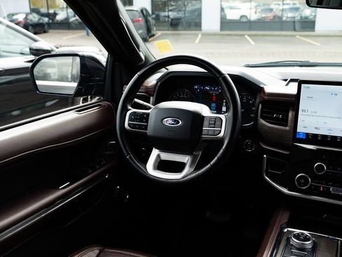 Used 2024 Ford Expedition Limited AWD/4WD image 9
