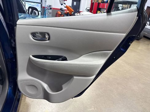 Used 2017 Nissan Leaf SV image 21