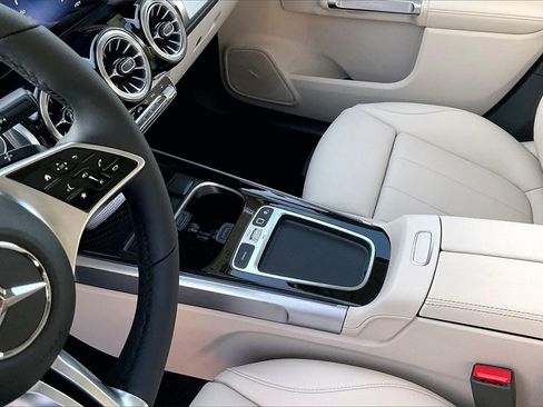 New 2026 Mercedes-Benz GLB 250 4MATIC image 8