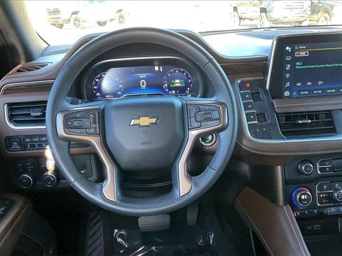 Used 2023 Chevrolet Suburban High Country image 5