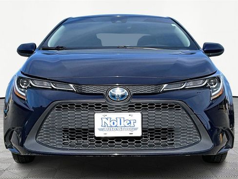 Used 2022 Toyota Corolla LE image 3