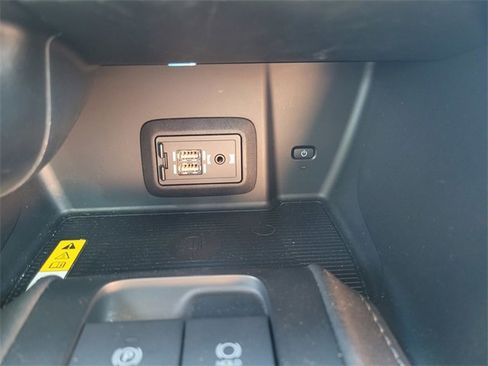 Used 2022 Toyota Venza LE image 25