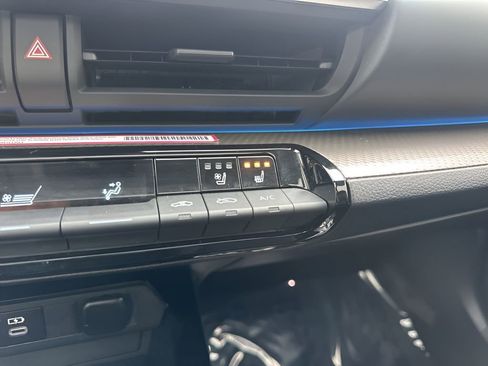 Used 2024 Toyota Prius Limited image 22