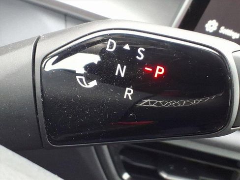 New 2026 Volkswagen Tiguan SE image 22