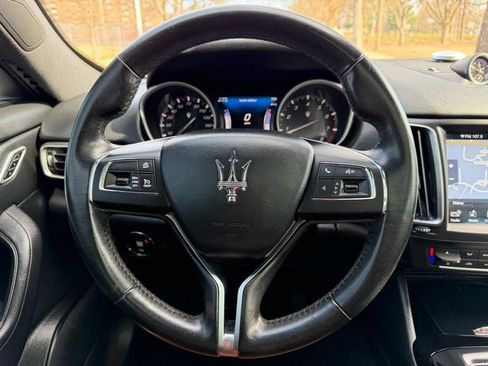 Used 2017 Maserati Levante image 11