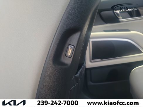 Certified 2022 Kia Telluride EX w/ EX Premium Package FWD image 16