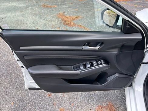 Used 2021 Nissan Altima 2.5 SV w/ SV Premium Package FWD image 14