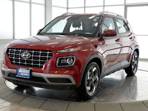 Used 2023 Hyundai Venue Limited image 4