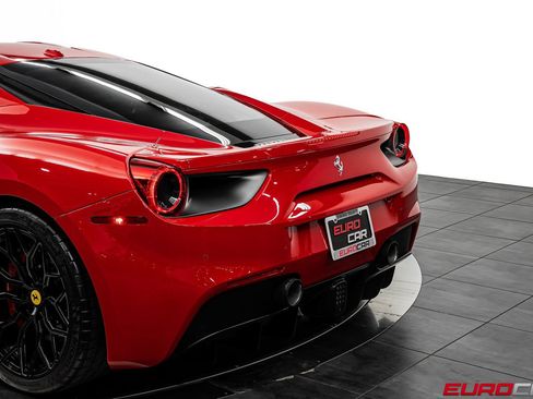 Used 2017 Ferrari 488 GTB RWD image 19