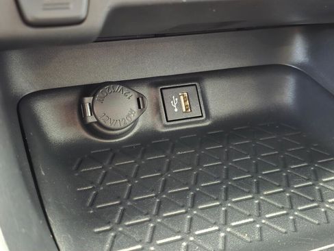 Used 2025 Toyota RAV4 LE image 79