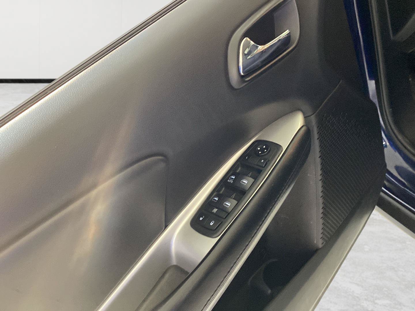 Used 2018 Dodge Journey SE w/ Connectivity Group FWD image 12