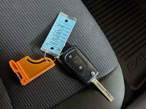 Used 2022 Toyota RAV4 LE image 35