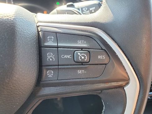 Certified 2024 Jeep Grand Cherokee Altitude AWD/4WD image 10
