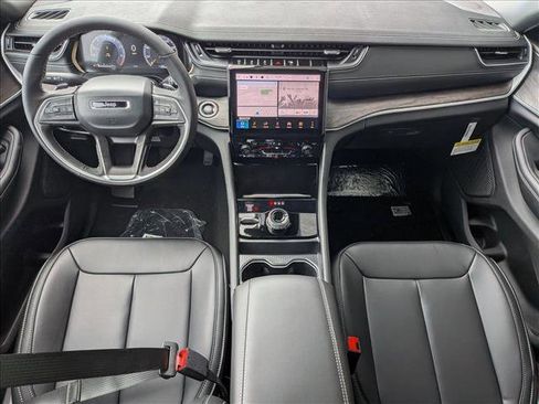 New 2025 Jeep Grand Cherokee L Limited image 15