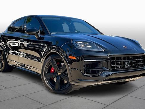 Used 2025 Porsche Cayenne GTS image 2