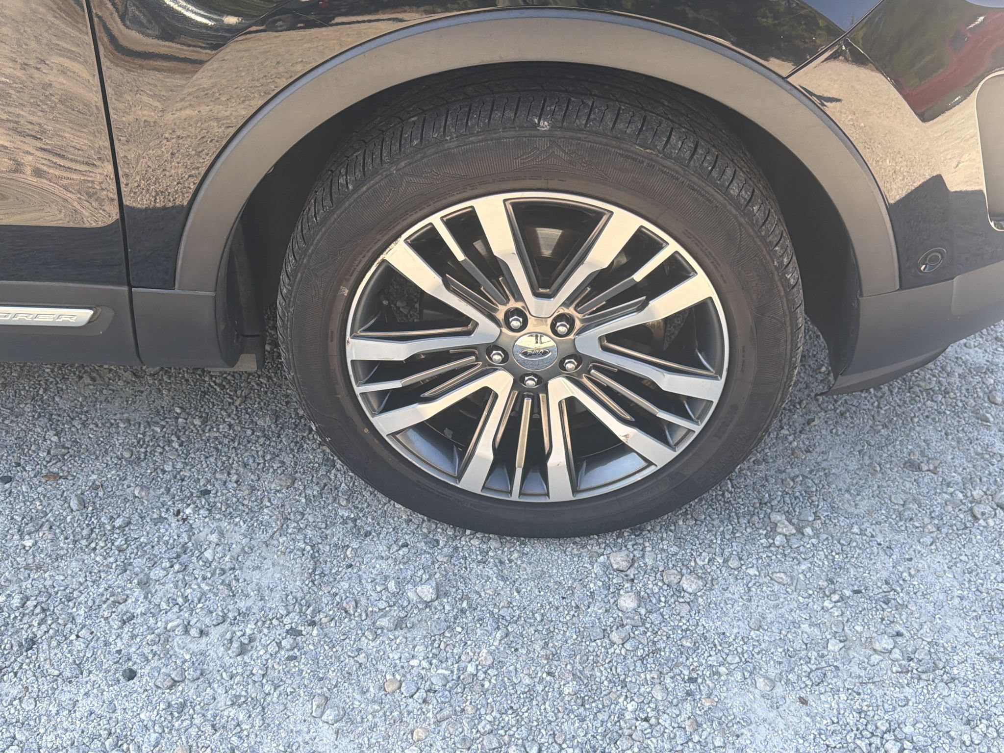 Used 2016 Ford Explorer Platinum AWD/4WD image 14