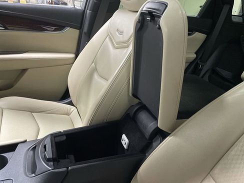 Used 2018 Cadillac XT5 Luxury w/ Driver Awareness Package image 21