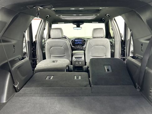 Used 2023 Chevrolet Traverse High Country FWD image 23