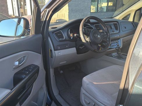 Used 2016 Kia Sedona LX w/ LX Convenience Package FWD image 3