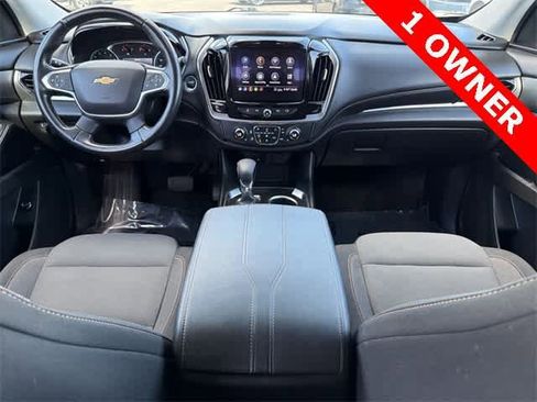 Used 2021 Chevrolet Traverse LT image 2