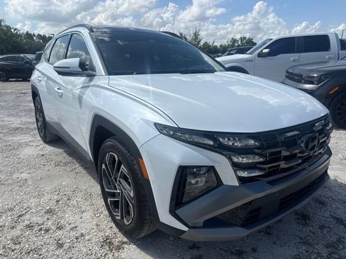 Used 2025 Hyundai Tucson Limited FWD image 3