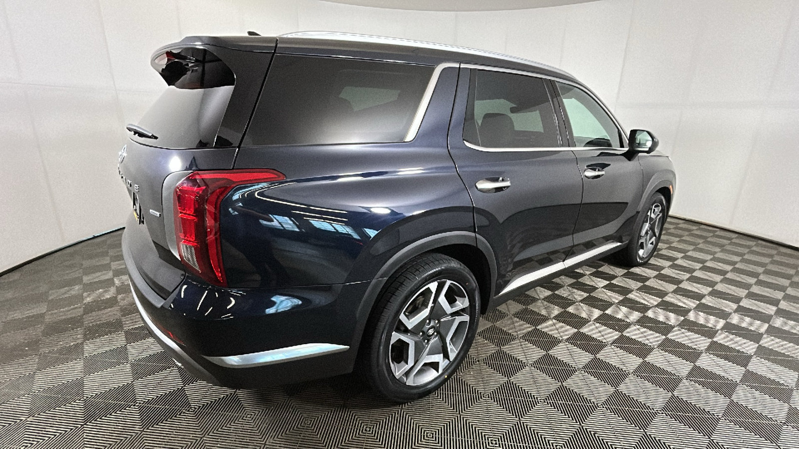 Used 2024 Hyundai Palisade Limited AWD/4WD image 3