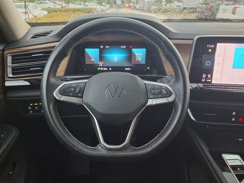 Used 2025 Volkswagen Atlas SE FWD image 23
