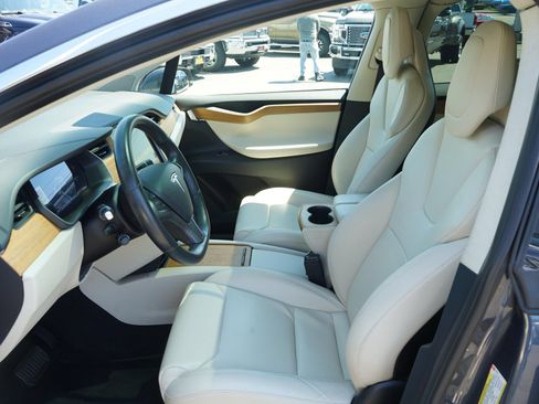 Used 2018 Tesla Model X 75D AWD/4WD image 13