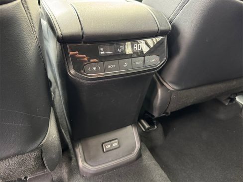 Used 2022 Toyota Highlander XLE image 20