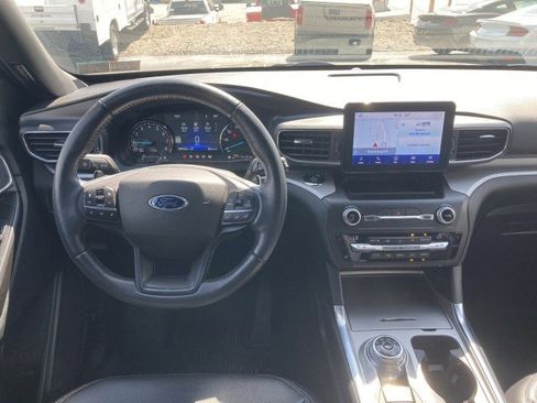 Used 2020 Ford Explorer XLT w/ Equipment Group 202A AWD/4WD image 10