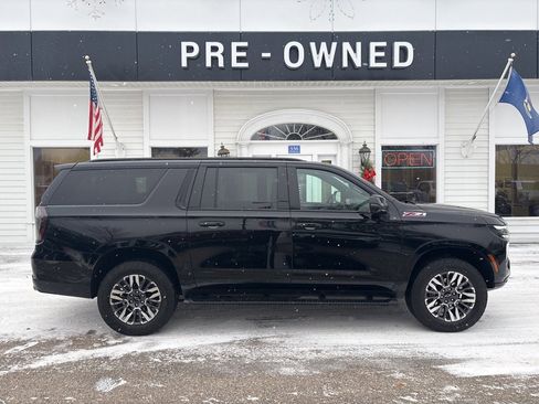 Used 2025 Chevrolet Suburban Z71 w/ Comfort Package image 4