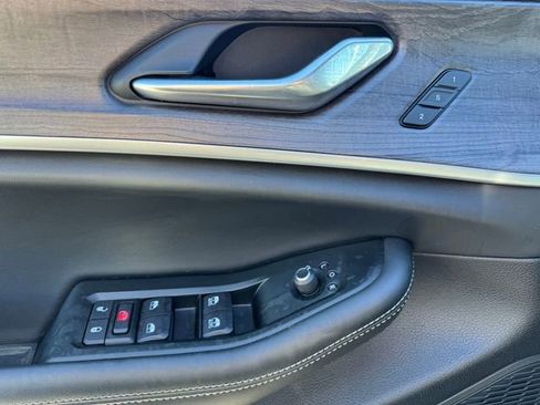 Used 2025 Jeep Grand Cherokee L Limited w/ Black Appearance Package image 19