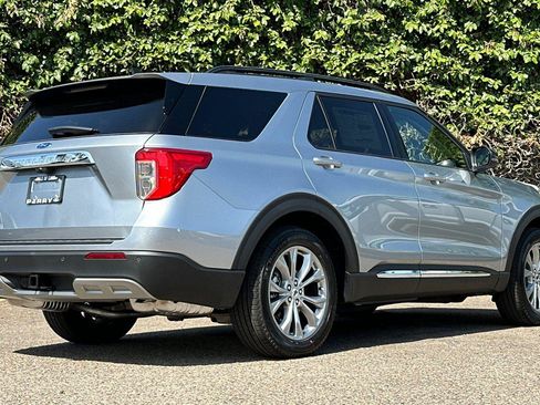 New 2024 Ford Explorer XLT w/ Equipment Group 202A image 4