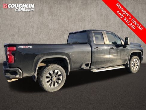 Used 2021 Chevrolet Silverado 2500 Custom w/ Custom Value Package image 10