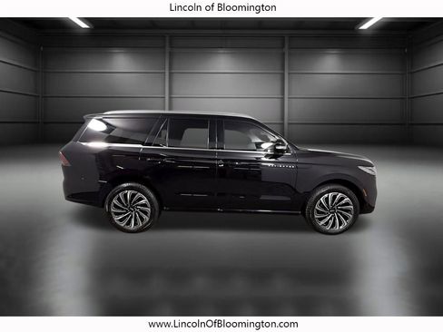 Used 2025 Lincoln Navigator Black Label AWD/4WD image 8