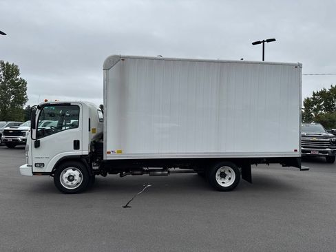 Used 2024 Chevrolet Low Cab Forward RWD image 9