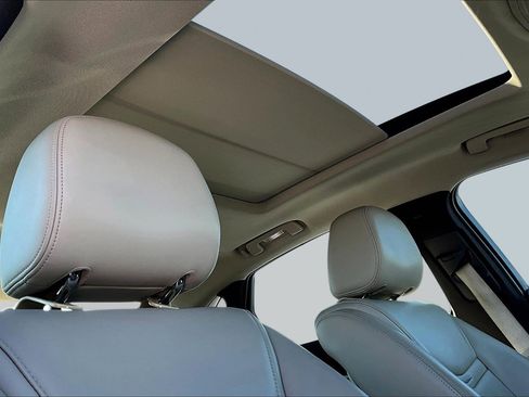 Used 2017 Cadillac XTS Luxury w/ Driver Awareness Package image 26