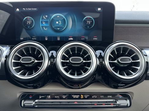 Certified 2022 Mercedes-Benz GLB 250 4MATIC image 24