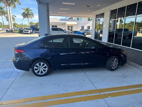 Used 2022 Toyota Corolla LE FWD image 3