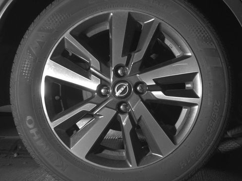 Used 2025 Nissan Versa SV FWD image 18