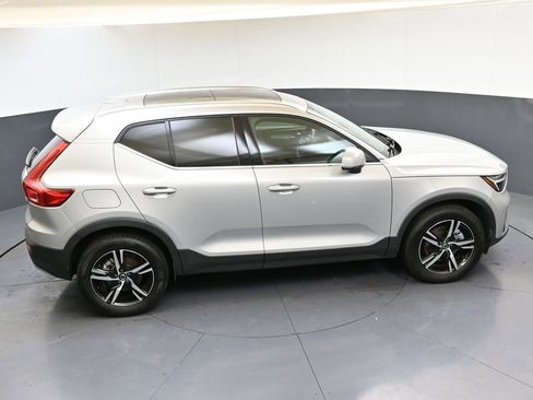 Certified 2025 Volvo XC40 B5 Core image 41