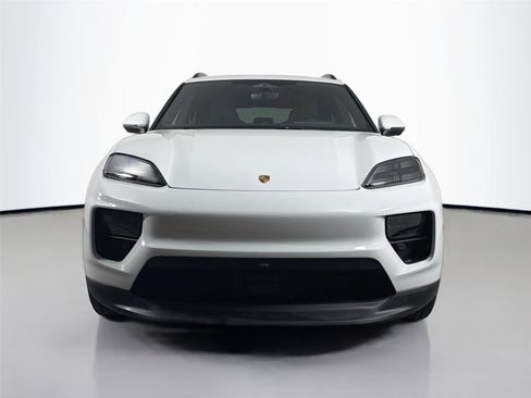 Certified 2025 Porsche Macan Electric RWD image 10